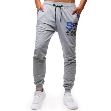 Férfi szürke melegítőben STYLE