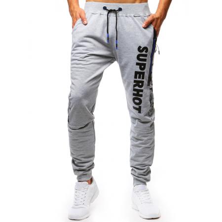 Férfi szürke melegítőben STYLE