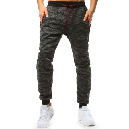 Férfi nadrág és szürke melegítőben STYLE