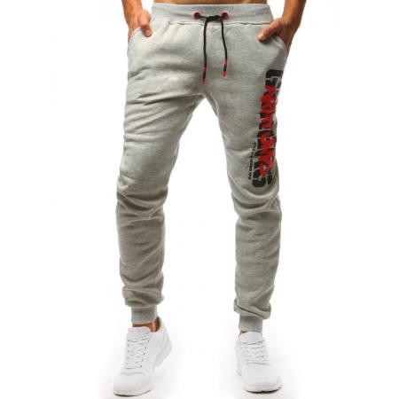 Férfi szürke melegítőben STYLE
