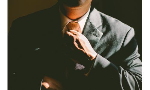 5 tipov, ako správne vybrať a nosiť kravatu
