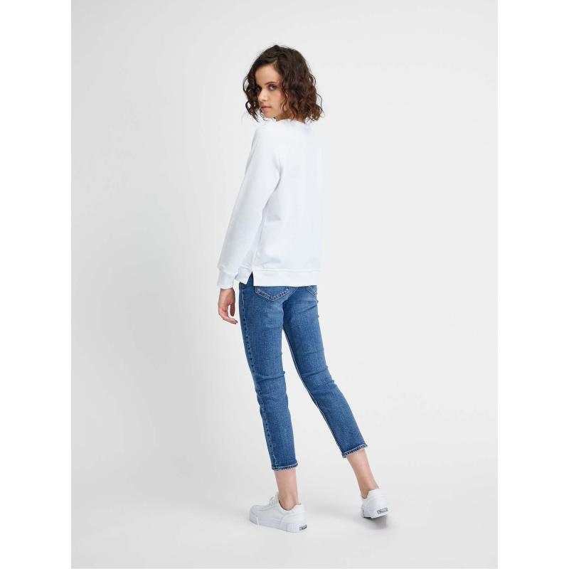 Pulóver logóval és hasítékkal