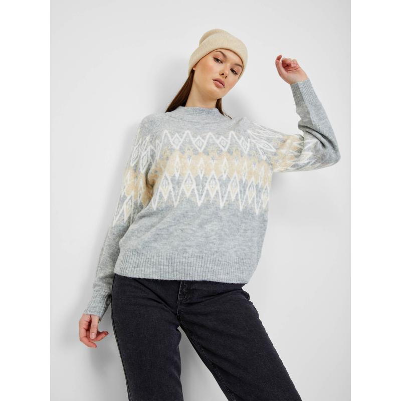 Pletený sveter so vzorom