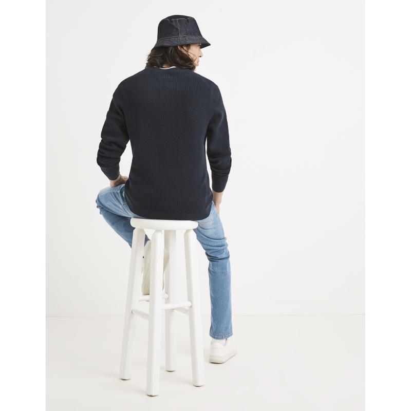 Tepic sveter s okrúhlym výstrihom