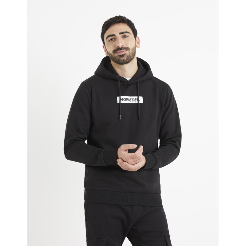 Vetype mikina s kapucňou