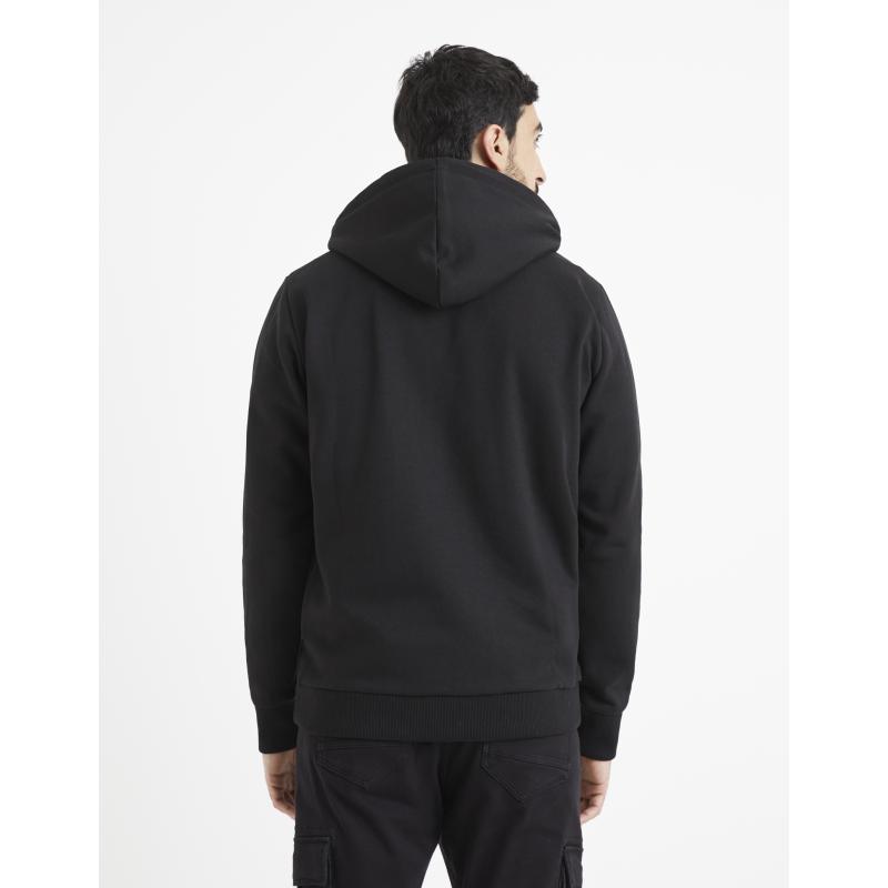 Vetype mikina s kapucňou