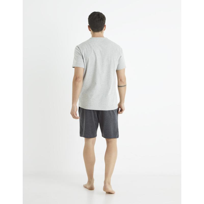 Rövid ujjú pizsama és rövidnadrág