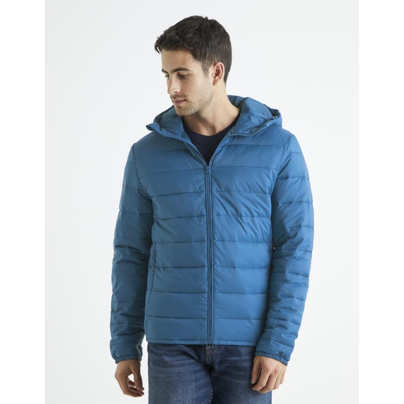 Könnyű steppelt kabát kapucnival