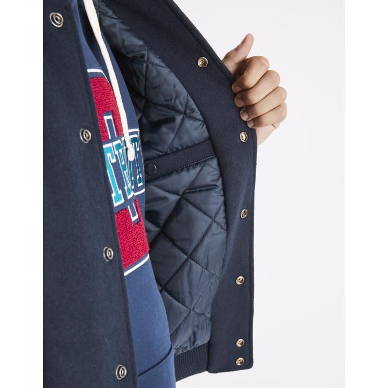 Cuvarsity bomberdzseki