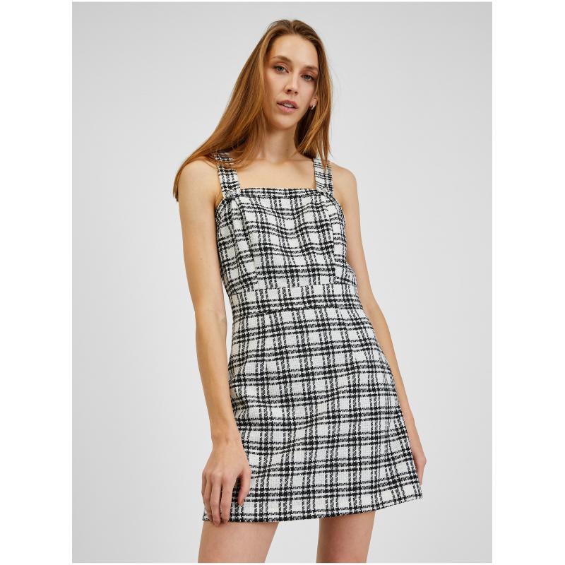 Černo-bílé dámské kostkované šaty
