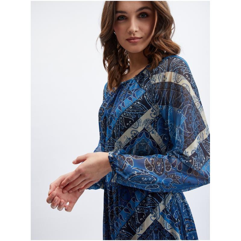 Tmavomodré dámske vzorované šaty