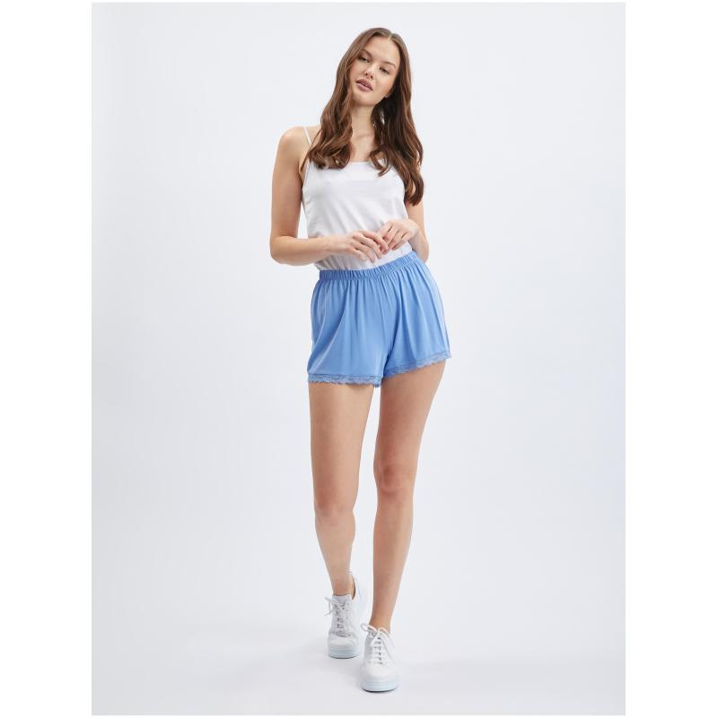 Világoskék női rövidnadrág csipkével