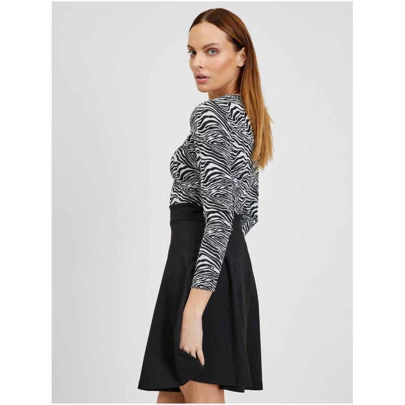 Bielo-čierne dámske vzorované šaty