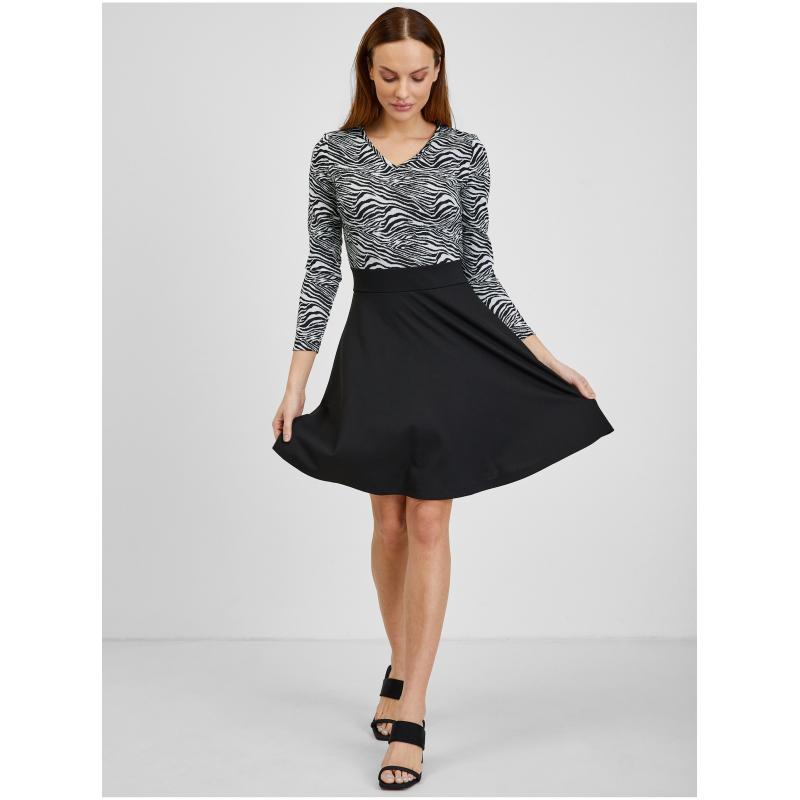 Bielo-čierne dámske vzorované šaty