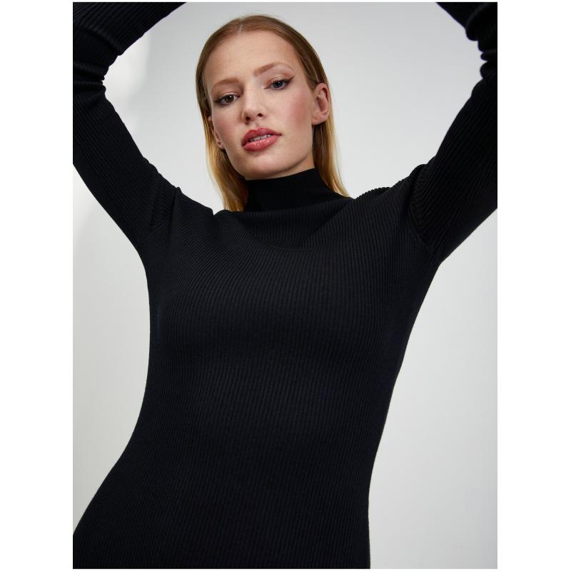 Černé dámské šaty