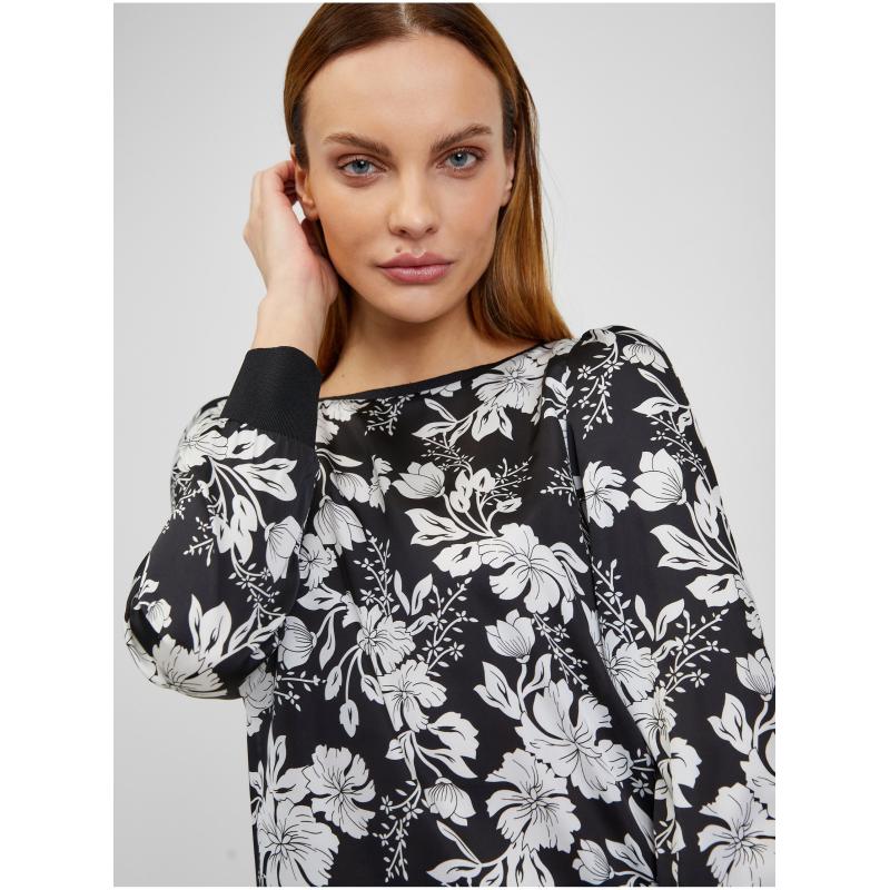 Biela a čierna dámska kvetovaná blúzka