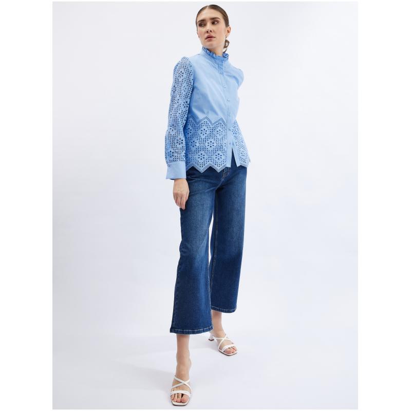 Világoskék női blúz díszes részletekkel