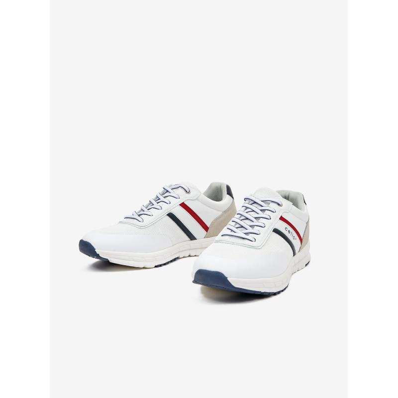 Bílé sportovní tenisky