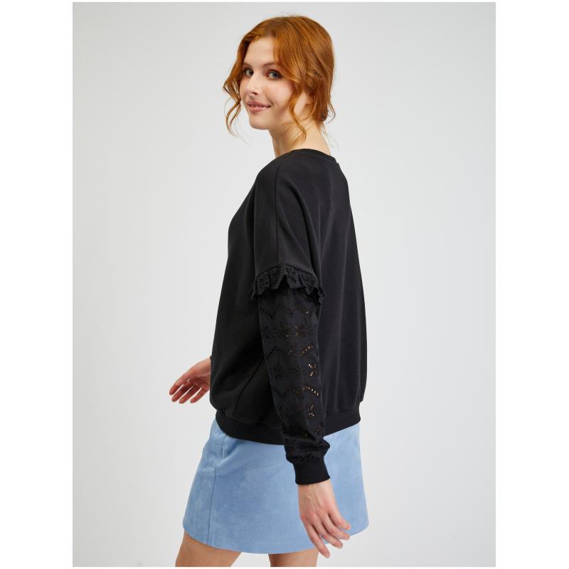 Fekete női pulóver díszes ujjakkal