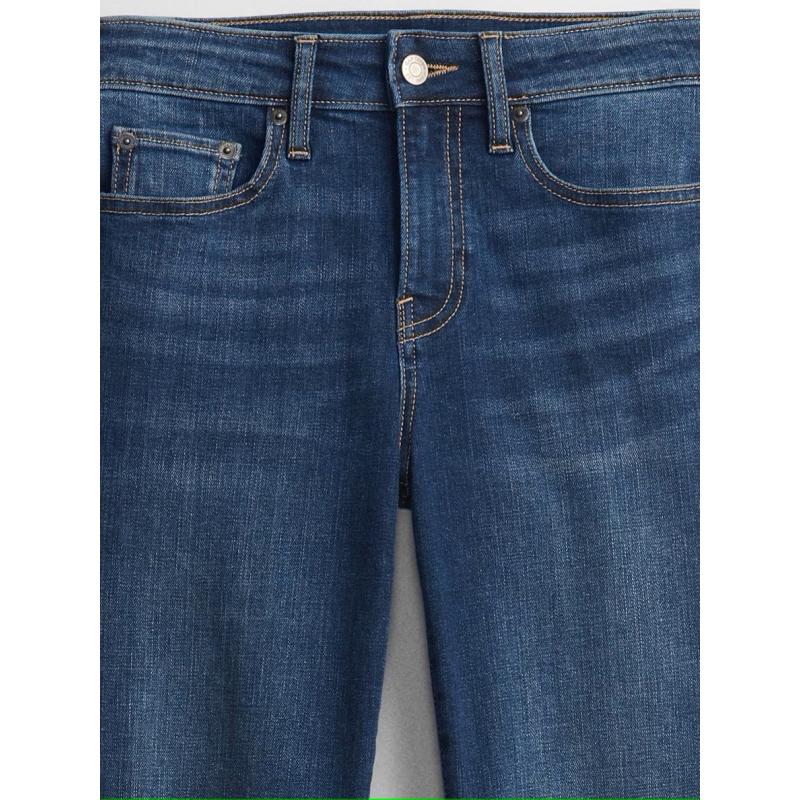 Rovné džínsy so stredným vzrastom