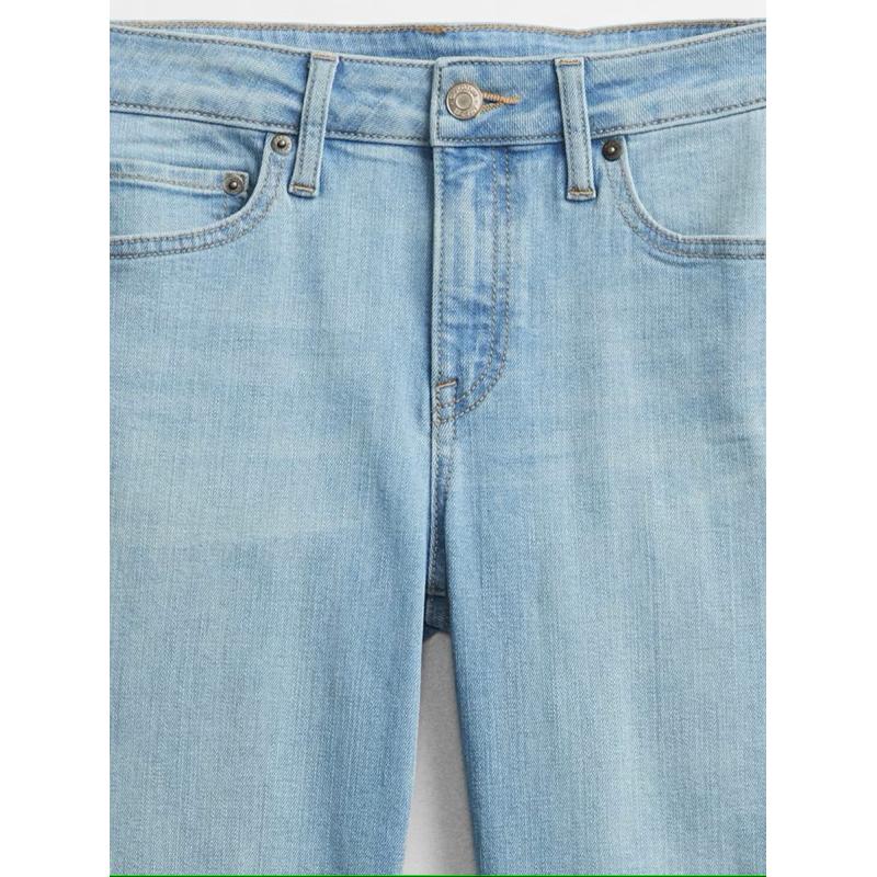Rovné džínsy so stredným vzrastom