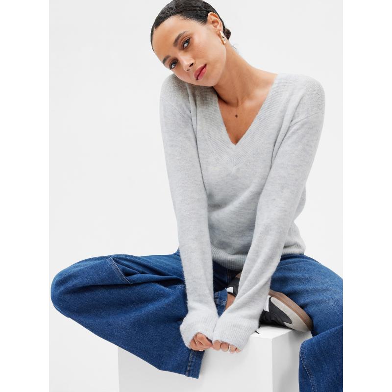 Kötött V-nyakú pulóver