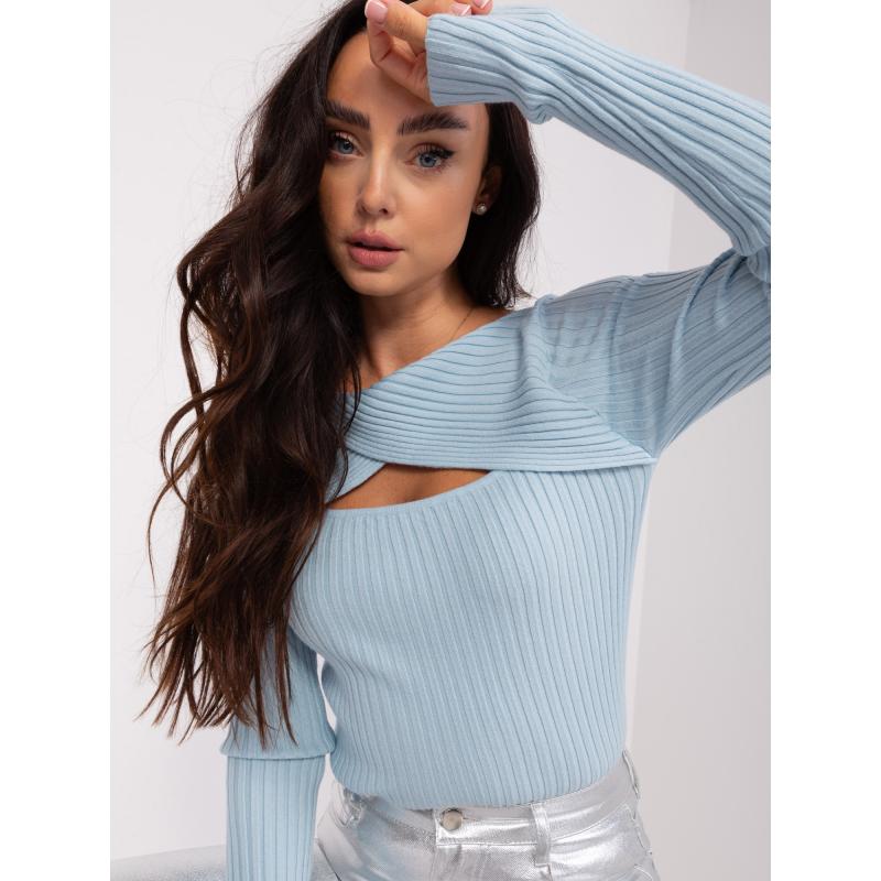 Světle modrý žebrovaný klasický svetr