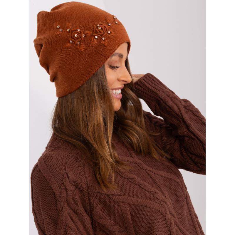 Dámská čepice s nášivkou DAMA světle hnědá