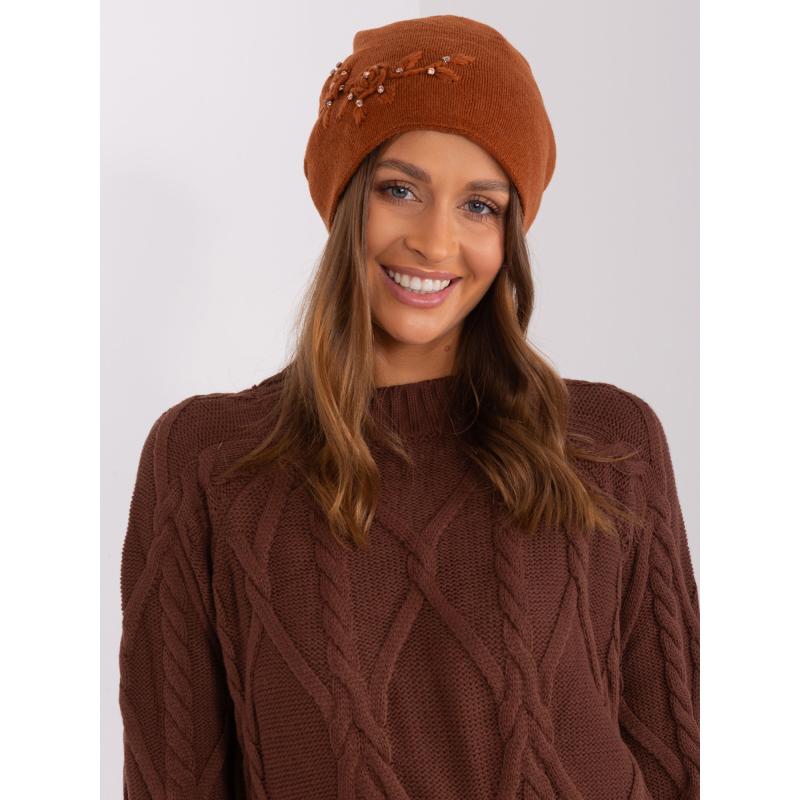 Dámská čepice s nášivkou DAMA světle hnědá