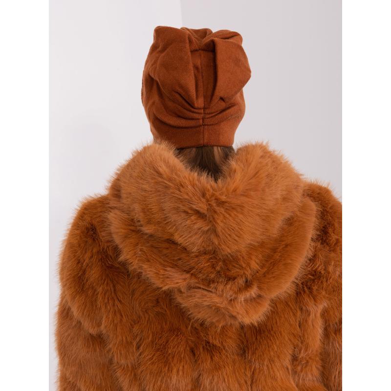 Női sapka OMC applikációval világosbarna