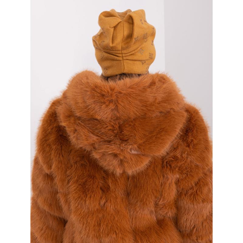 Női sapka SOEL applikációkkal mustár színű