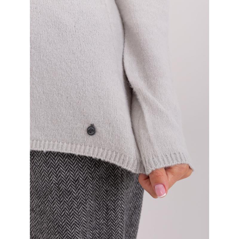 Dámsky sveter s výstrihom do V CHAY svetlosivý