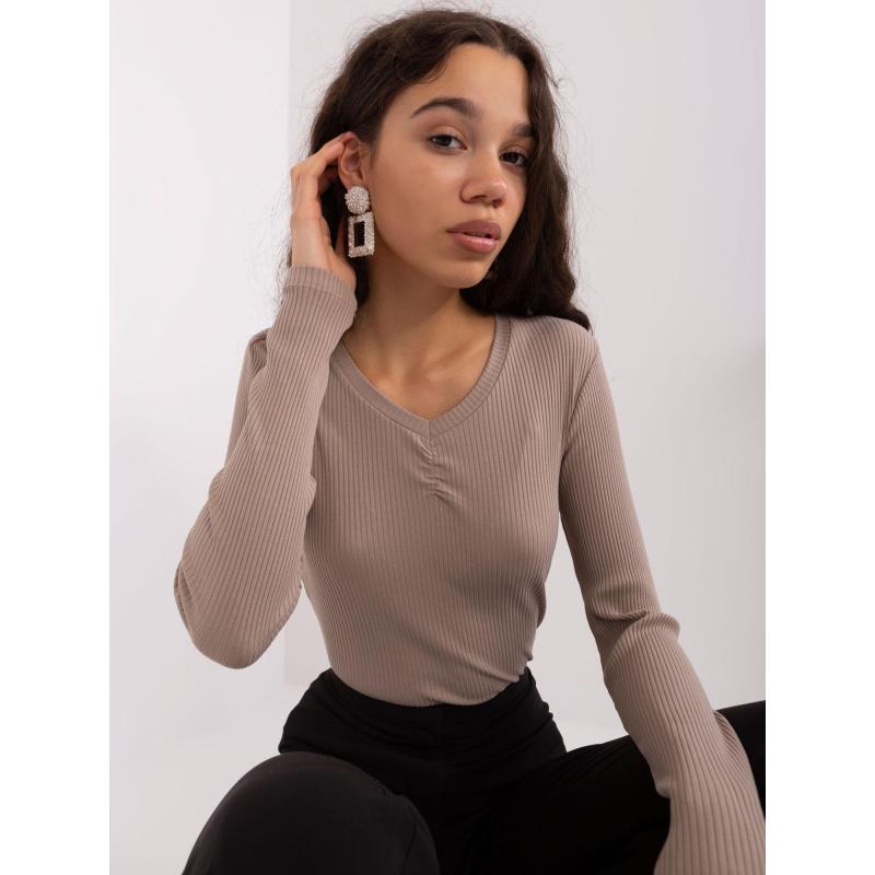 Női blúz BASIC FEEL GOOD részletekkel sötétbézs színben