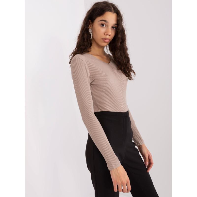 Női blúz BASIC FEEL GOOD részletekkel sötétbézs színben