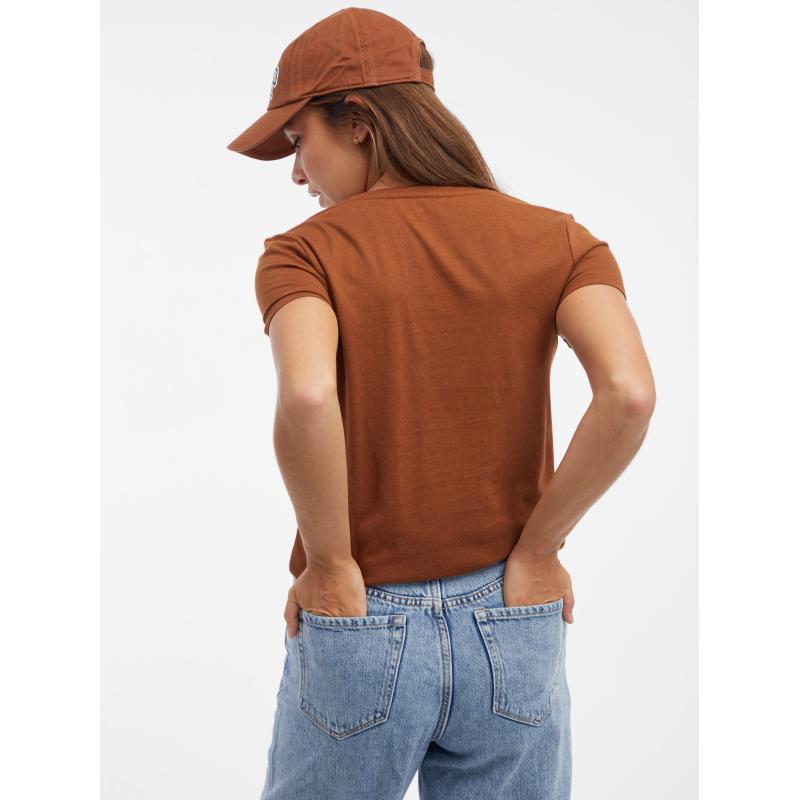 Póló fémes logóval