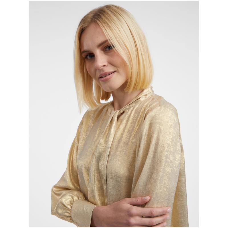 Dámska saténová blúzka v zlatej farbe