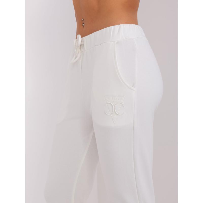 Női melegítőnadrág zsebekkel EMMA ekrü