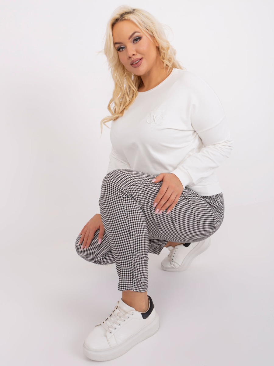 Dámska plus size blúzka s vreckami s aplikáciami BLEDA ecru