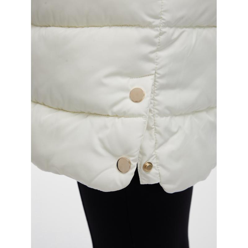 Krémszínű női steppelt kabát műszőrmével