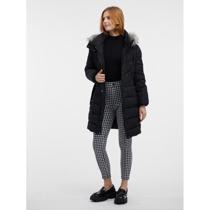Fekete női steppelt kabát műszőrmével