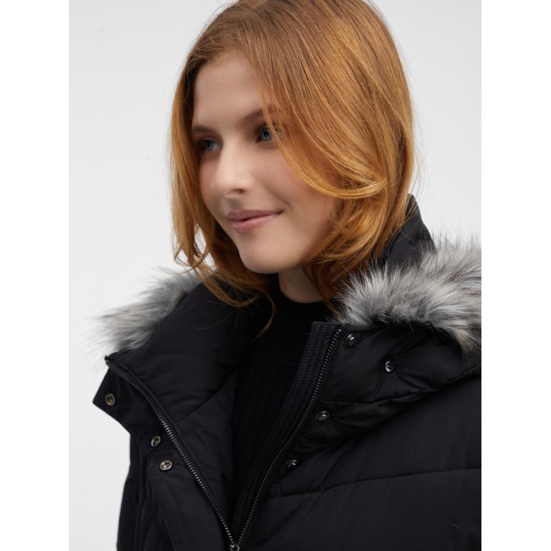Fekete női steppelt kabát műszőrmével