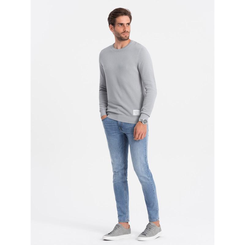 Pánský texturovaný svetr s půlkulatým výstřihem V5 OM-SWSW-0104 světle šedý 