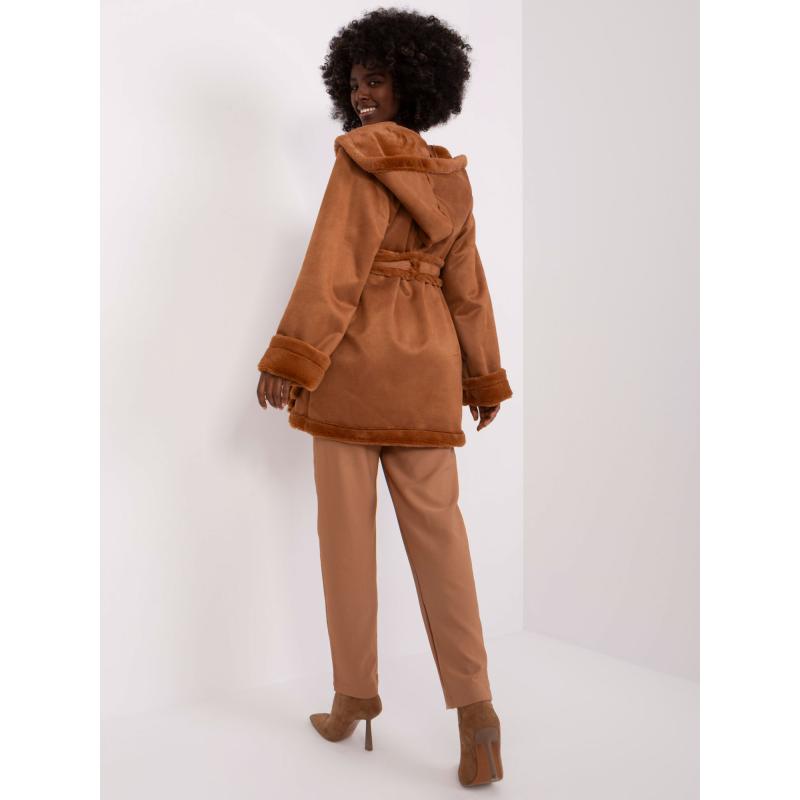 Dámský kabát s knoflíky krátký zimní světle hnědý  