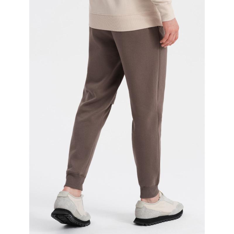 Férfi tréningnadrág steppeléssel és cipzárral a lábán V4 OM-PASK-0147 barna OM-PASK-0147