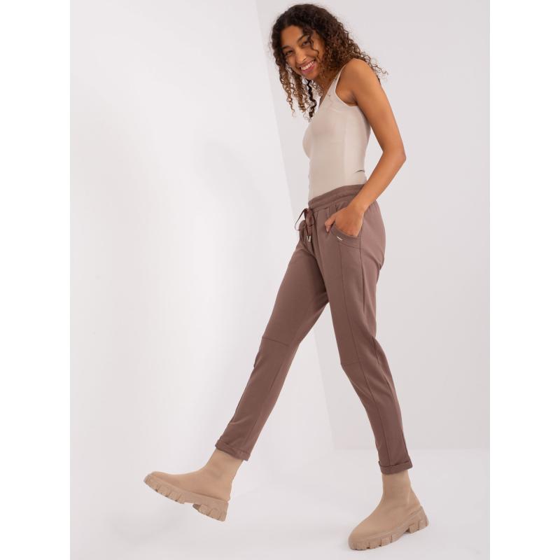 Dámske základné tepláky s vreckami APRILIA hnedé