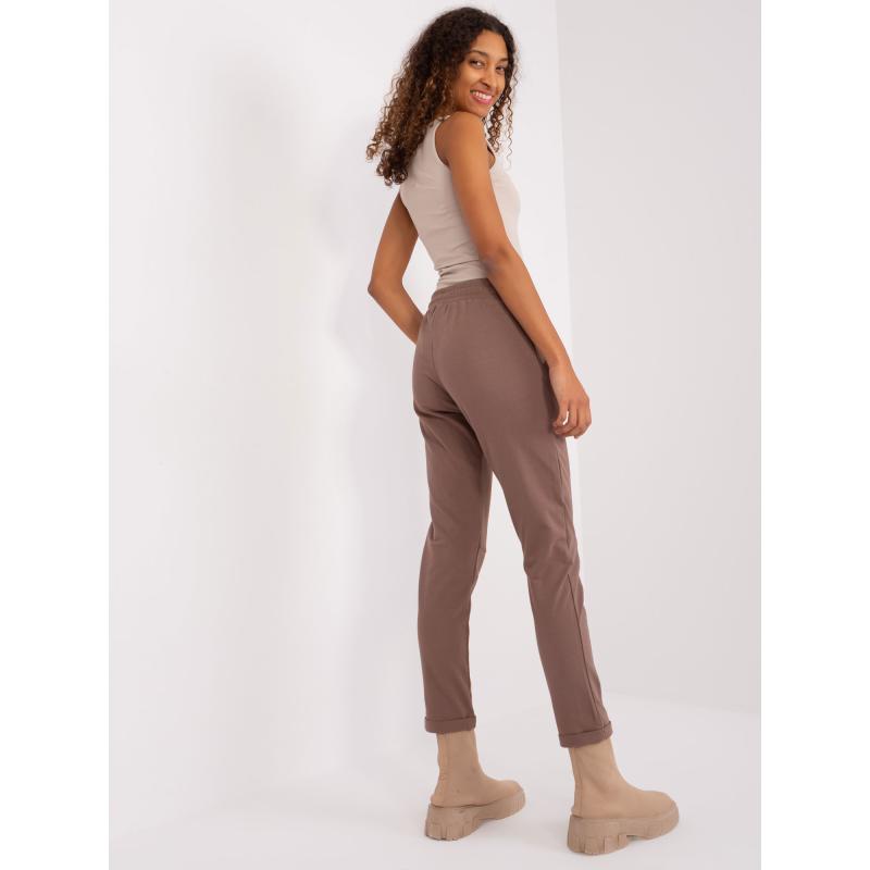 Dámske základné tepláky s vreckami APRILIA hnedé