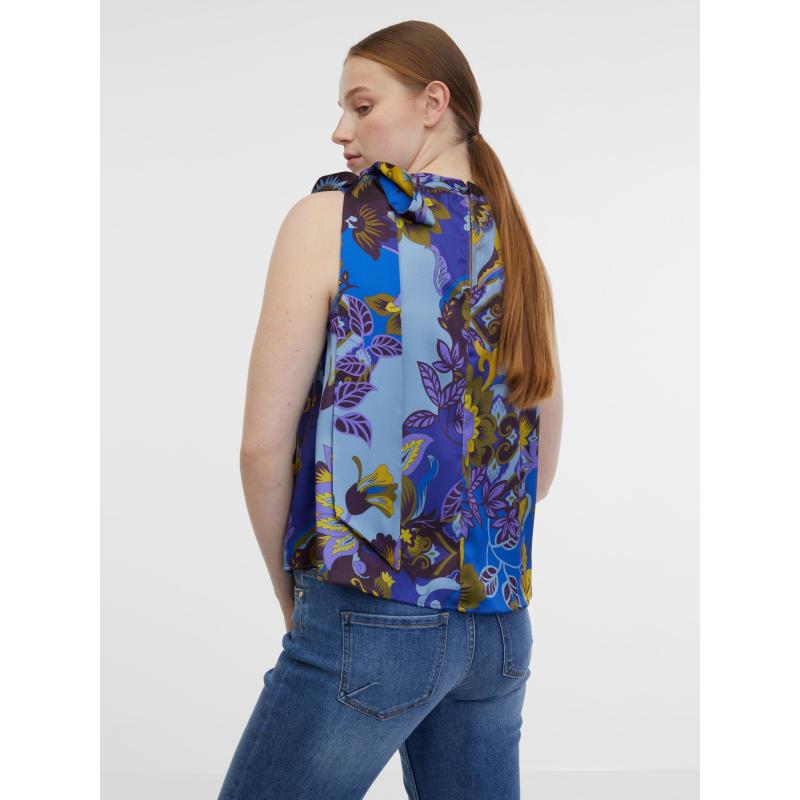 Modrá dámska vzorovaná saténová blúzka