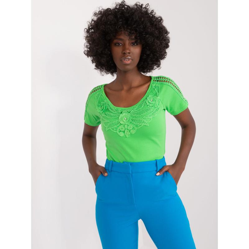 Dámská halenka s krajkou a aplikací MINAS světle zelená 