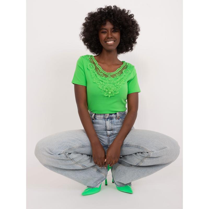 Dámská halenka s krajkou a zirkony STONE světle zelená 