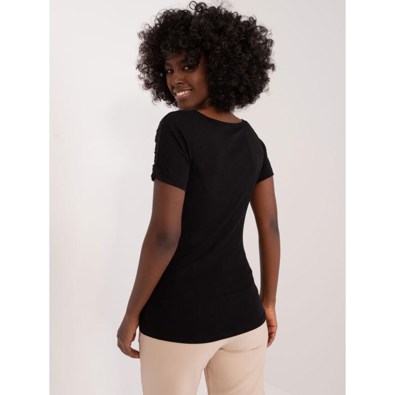 Dámská halenka s krajkou ve výstřihu OMA černá 